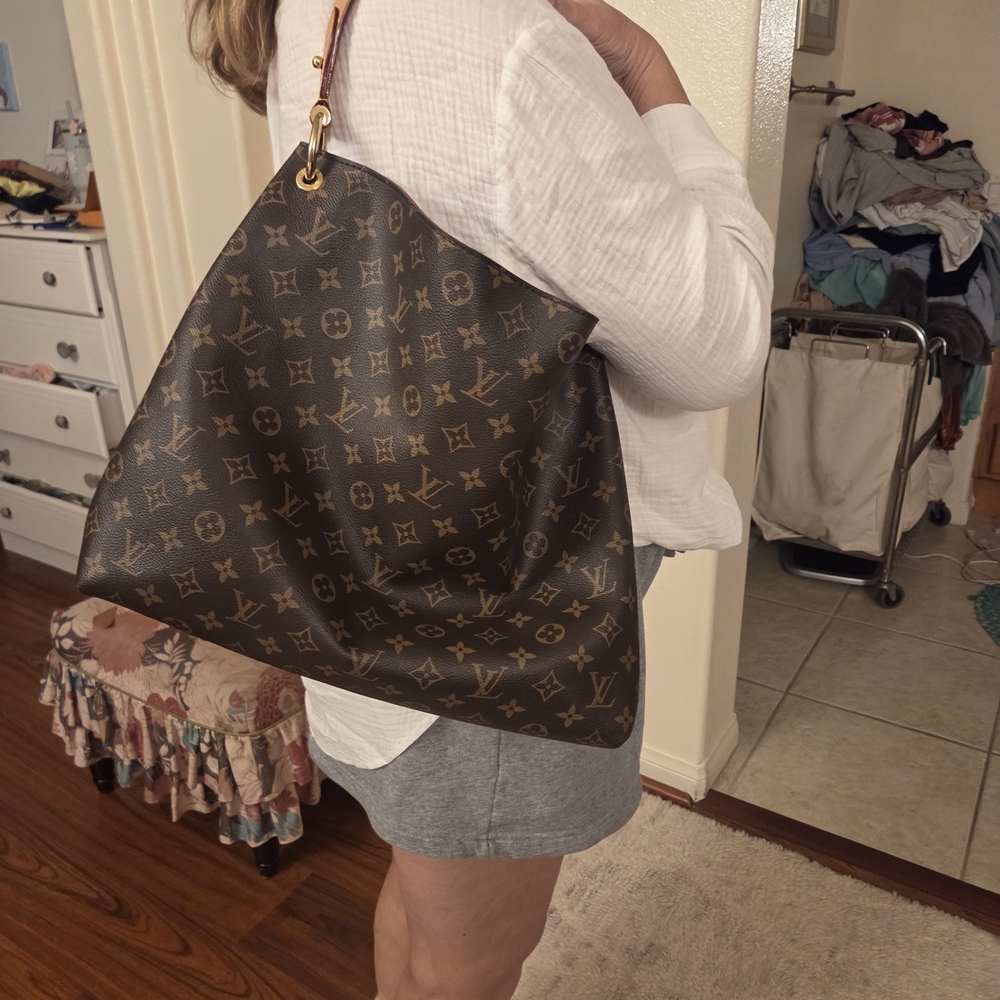 Louis Vuitton Graceful MM Monogram Canvas Shoulder Bag in Brown with Pink Lining - Picture 2 of 10